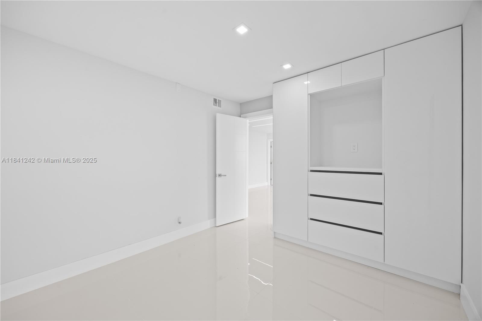 Photo of 20379 Country Club Drive  #1631, Aventura, Florida, 33180 - 