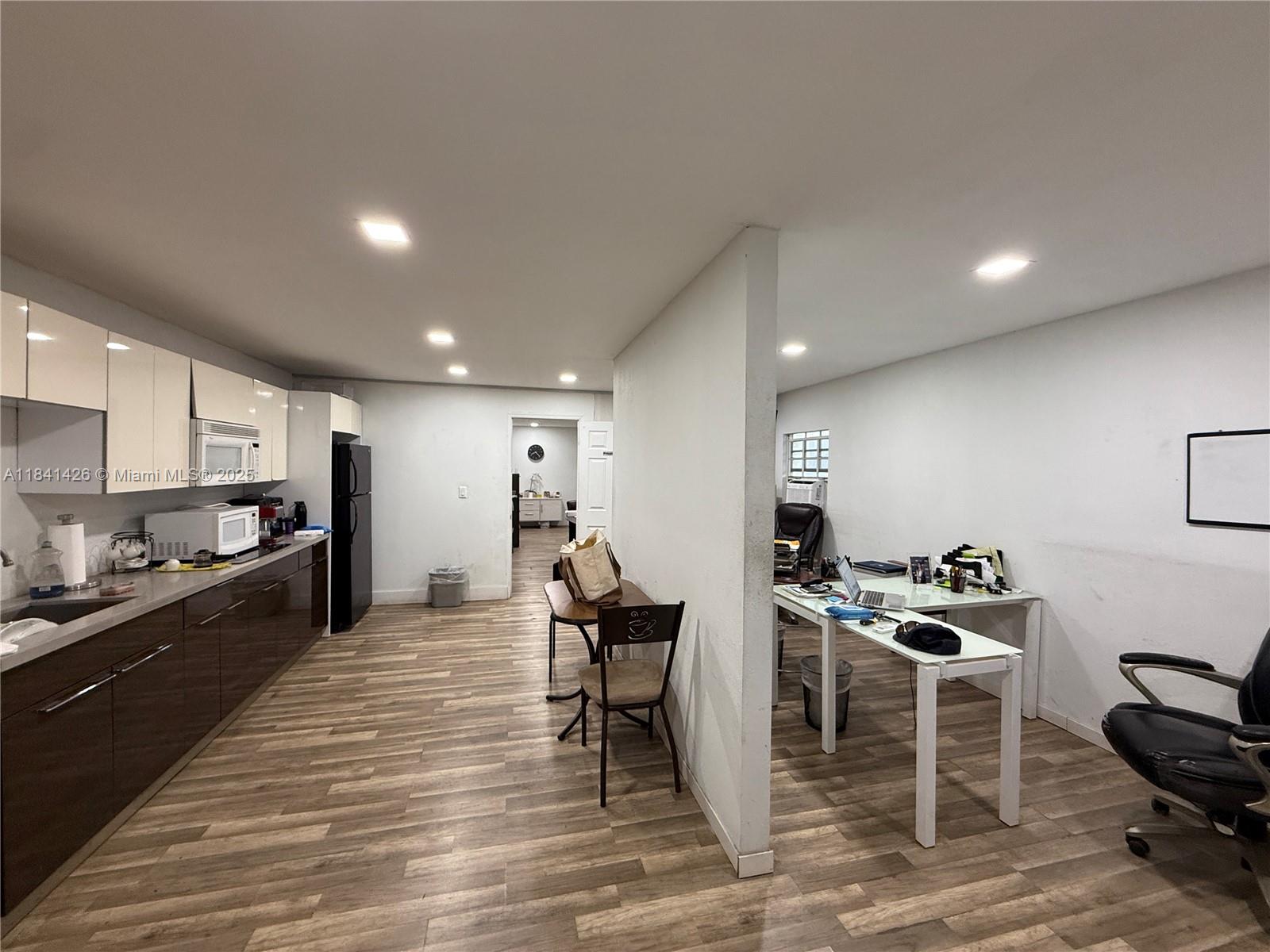See details 1 / sq. ft. $ 2025-07-16 0 Photo