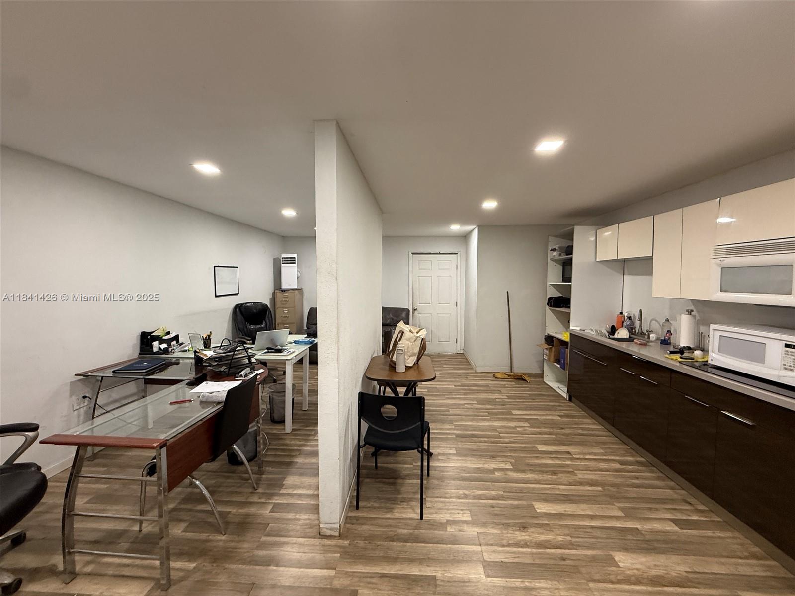 See details 1 / sq. ft. $ 2025-07-16 0 Photo