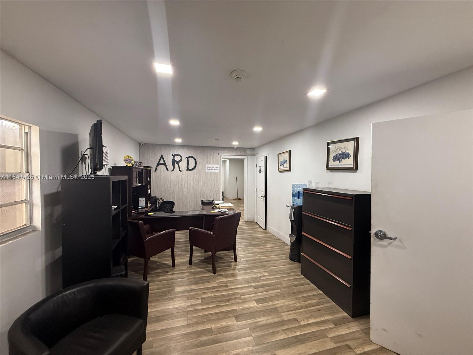 See details 1 / sq. ft. $ 2025-07-16 0 Photo