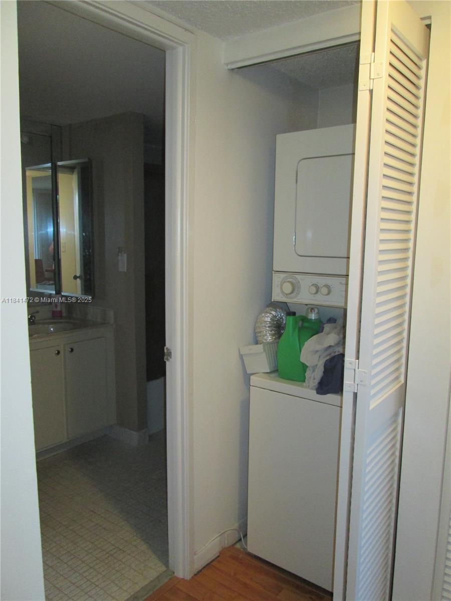 See details 408 2 / 2 1240 sq. ft. $ 2025-08-04 0 Photo