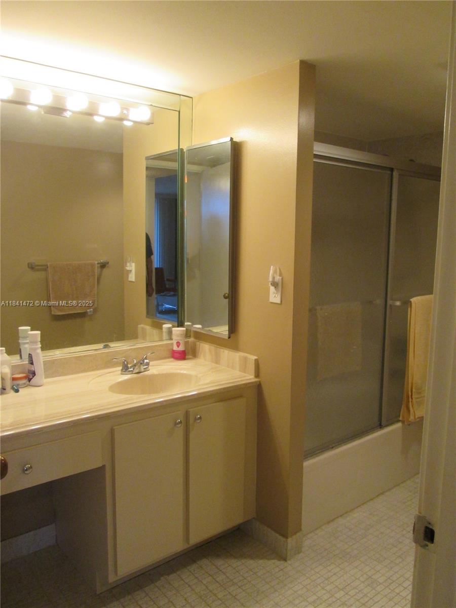 See details 408 2 / 2 1240 sq. ft. $ 2025-08-04 0 Photo