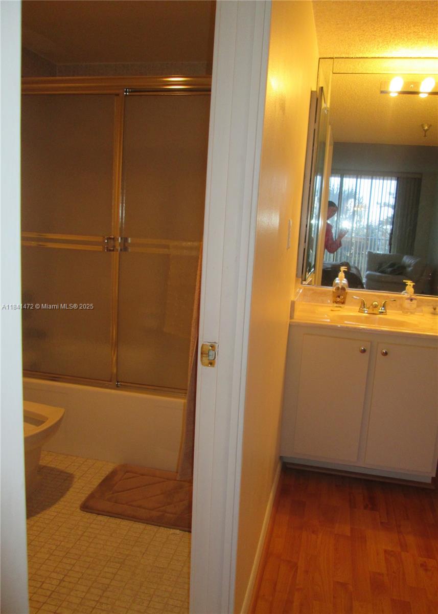 See details 408 2 / 2 1240 sq. ft. $ 2025-08-04 0 Photo