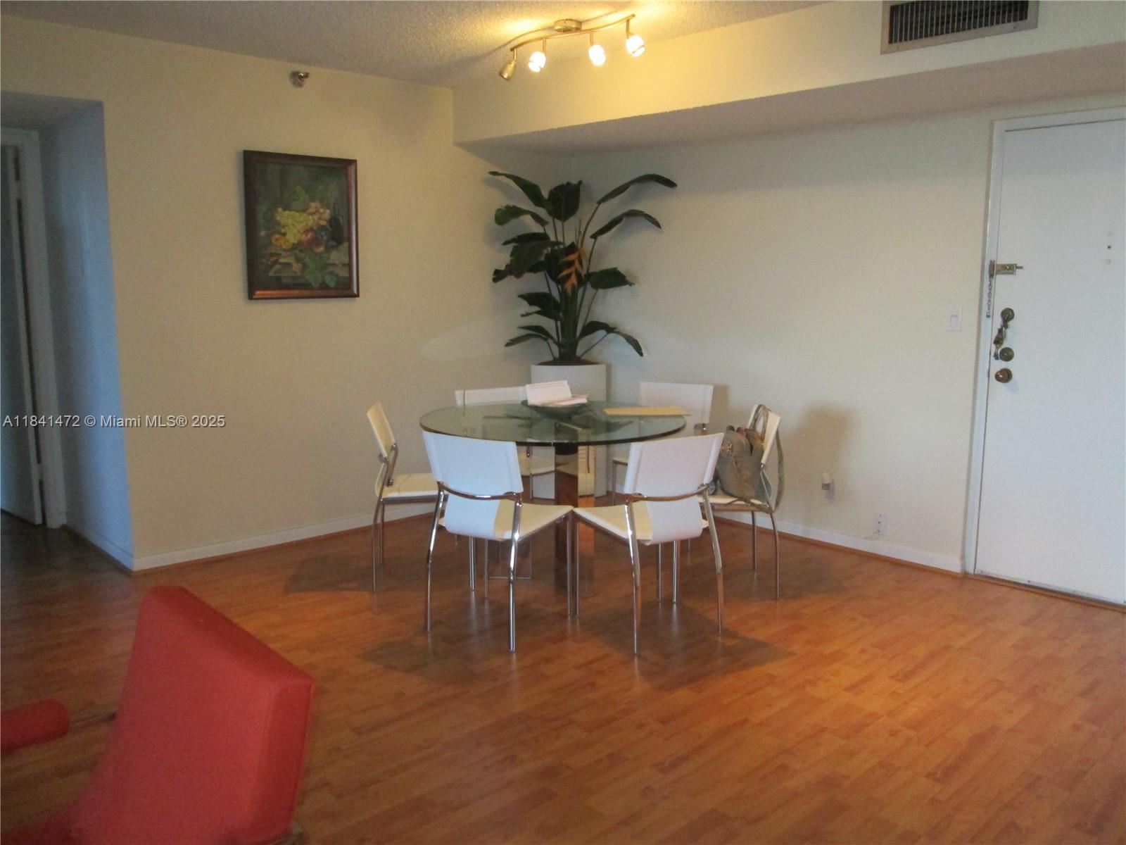 See details 408 2 / 2 1240 sq. ft. $ 2025-08-04 0 Photo
