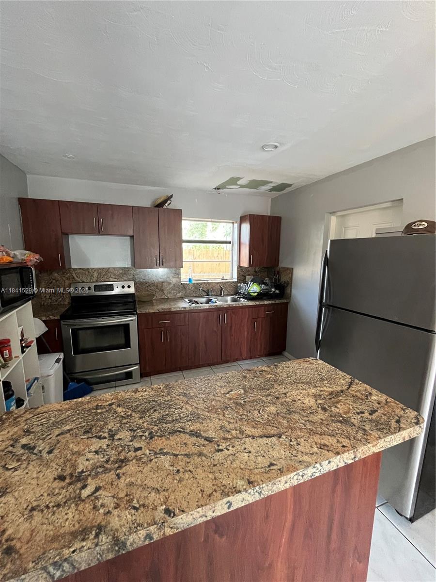 See details / 1948 sq. ft. $ 2025-07-16 0 Photo