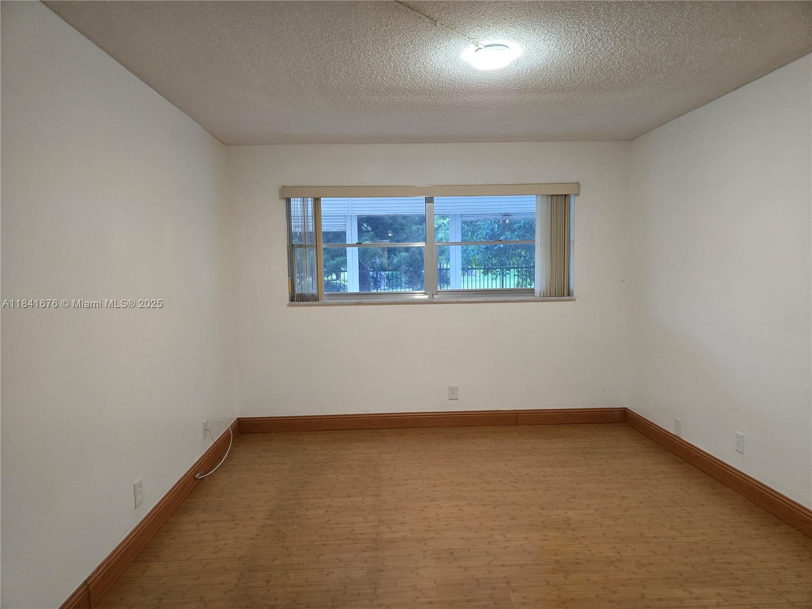 See details 106 1 / 1 700 sq. ft. $ 2025-07-16 0 Photo