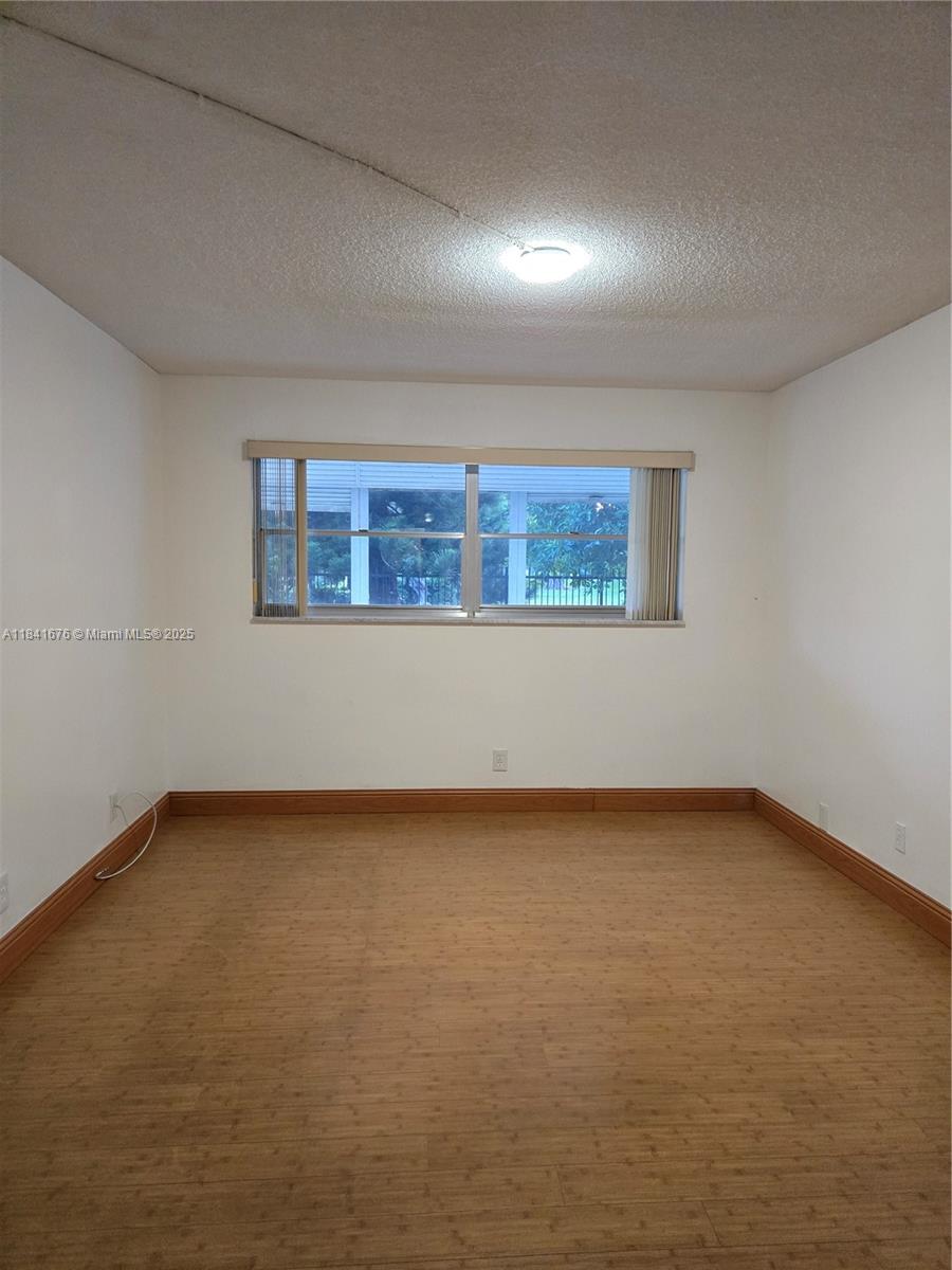 See details 106 1 / 1 700 sq. ft. $ 2025-07-16 0 Photo