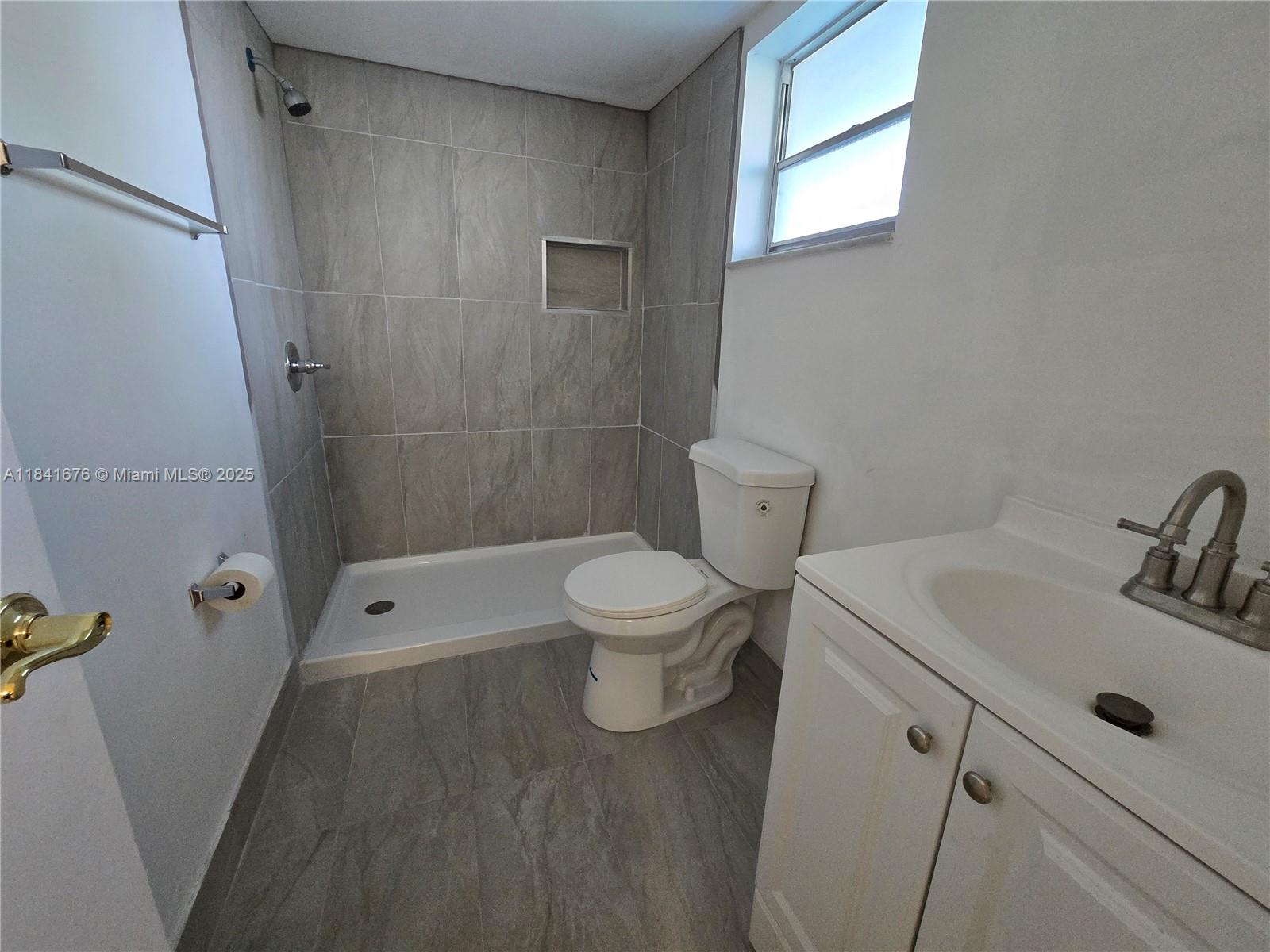 See details 106 1 / 1 700 sq. ft. $ 2025-07-16 0 Photo
