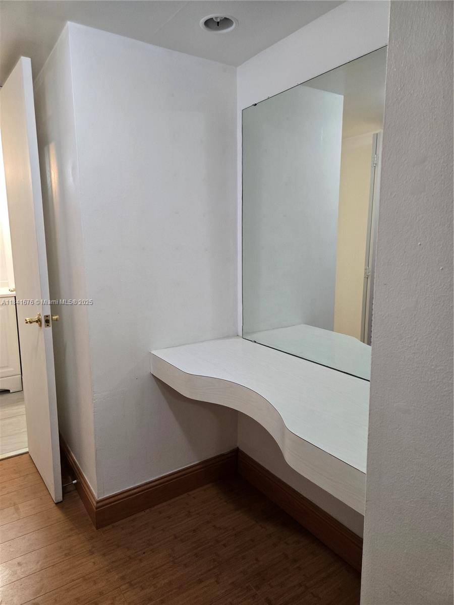 See details 106 1 / 1 700 sq. ft. $ 2025-07-16 0 Photo