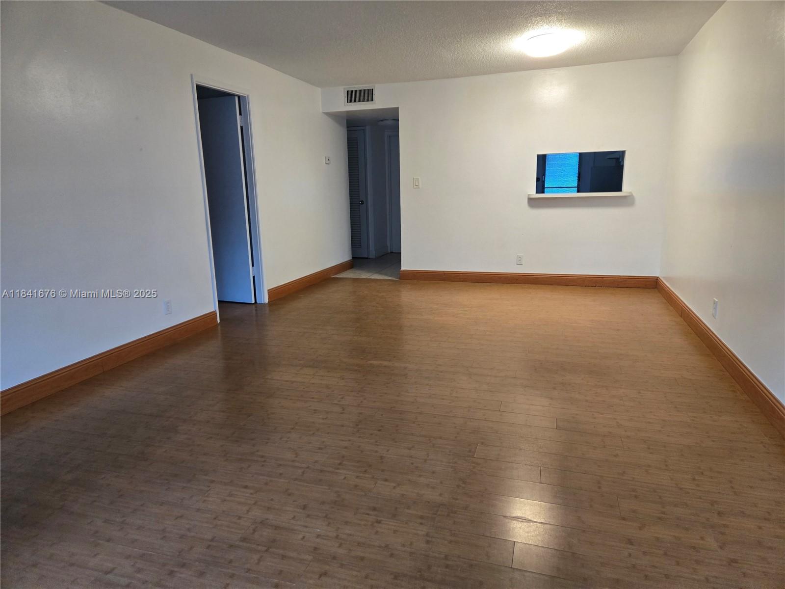 See details 106 1 / 1 700 sq. ft. $ 2025-07-16 0 Photo
