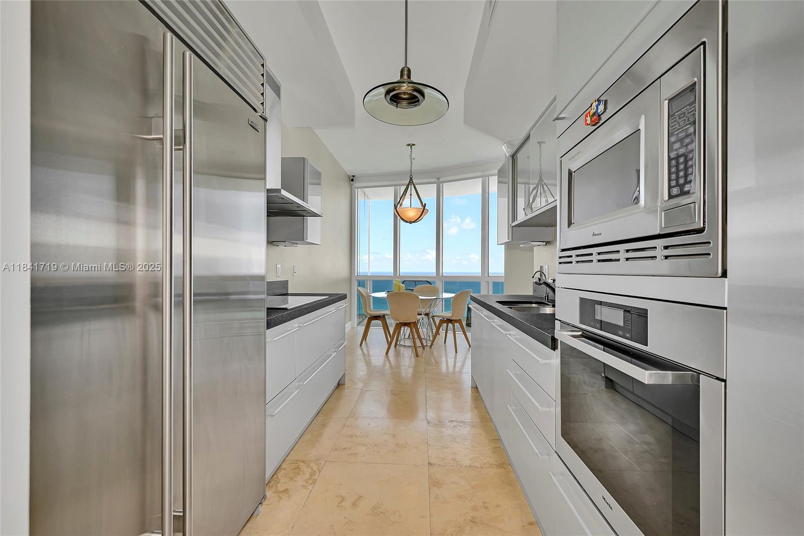 See details 4009A 2 / 2 1324 sq. ft. $ 2025-07-16 0 Photo
