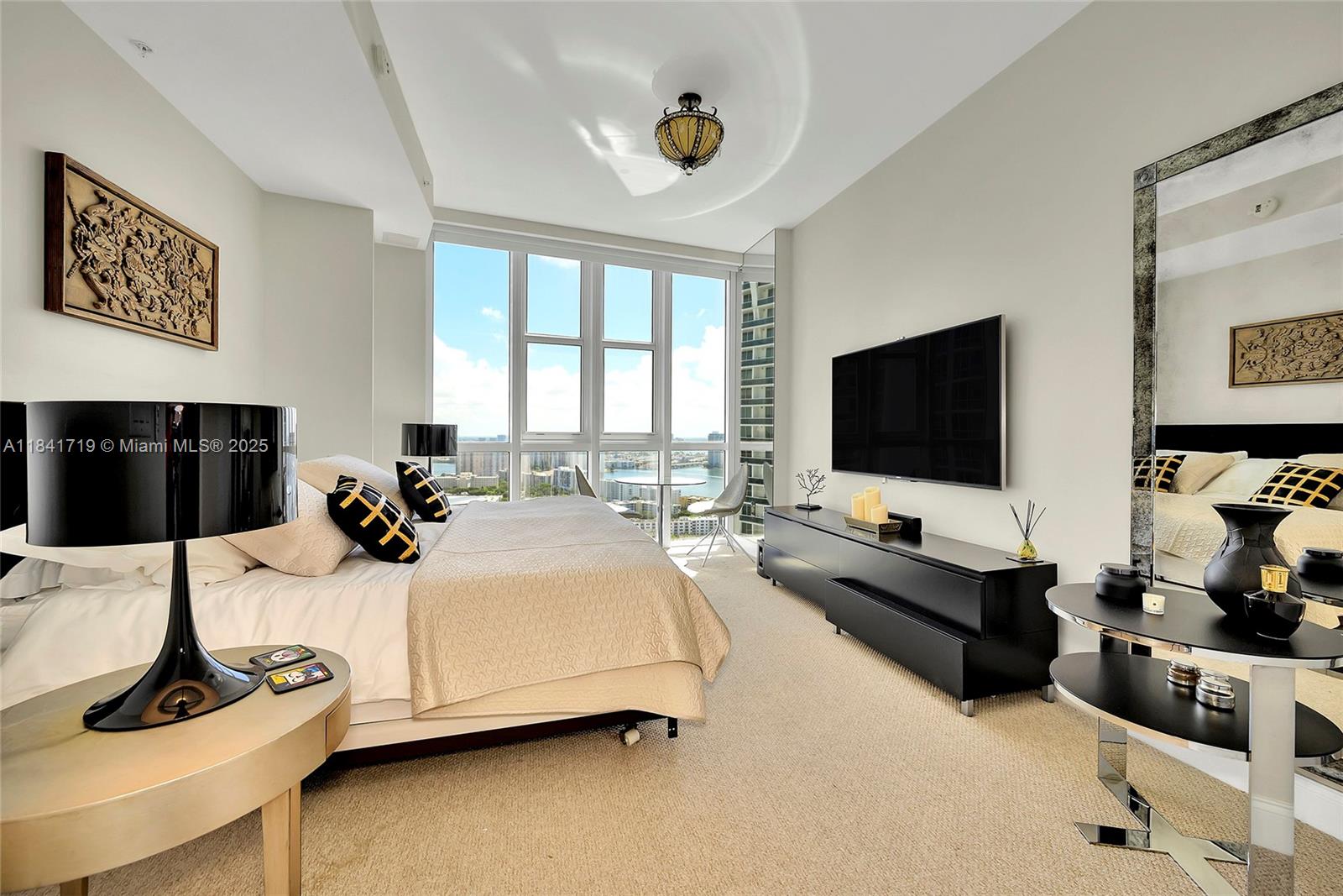 See details 4009A 2 / 2 1324 sq. ft. $ 2025-07-16 0 Photo