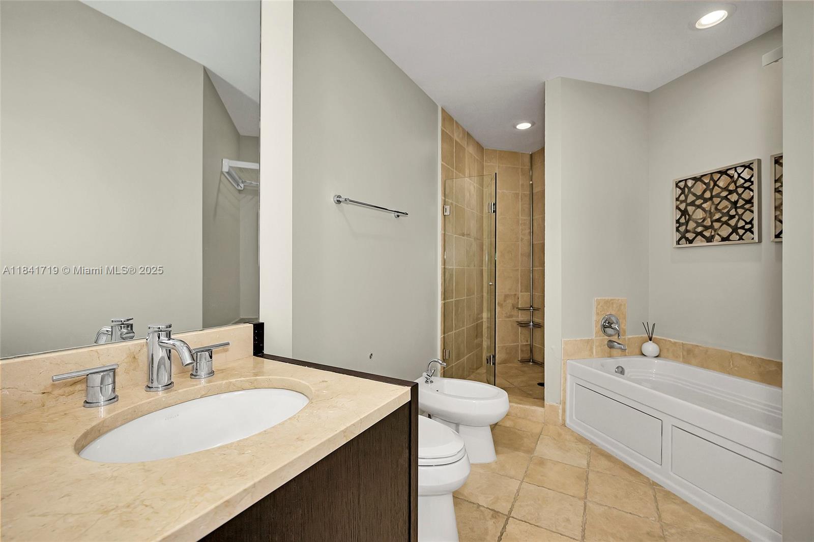 See details 4009A 2 / 2 1324 sq. ft. $ 2025-07-16 0 Photo