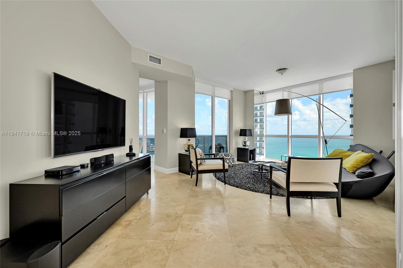 See details 4009A 2 / 2 1324 sq. ft. $ 2025-07-16 0 Photo