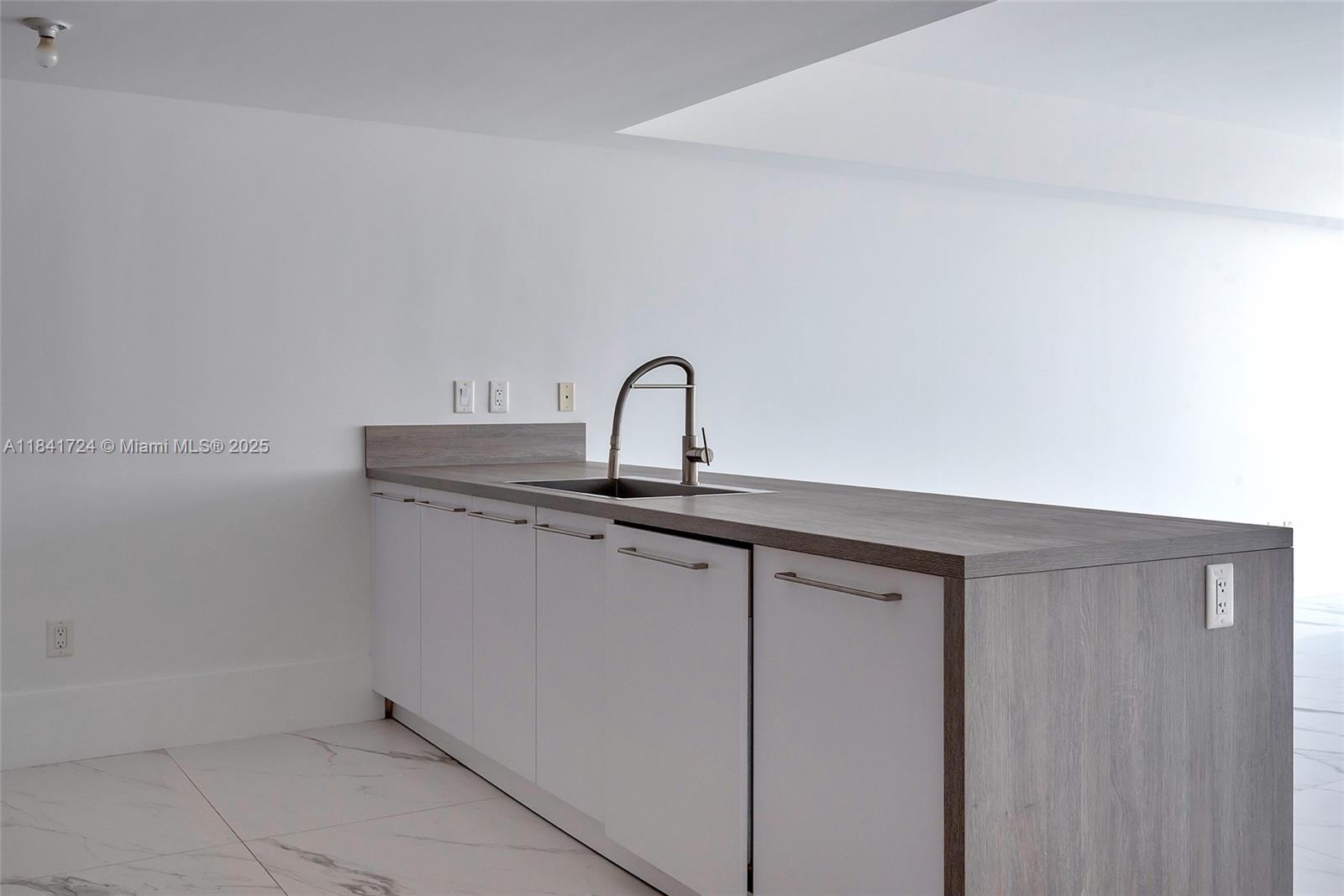 Photo of 400 Sunny Isles Blvd  #917, Sunny Isles Beach, Florida, 33160 - 