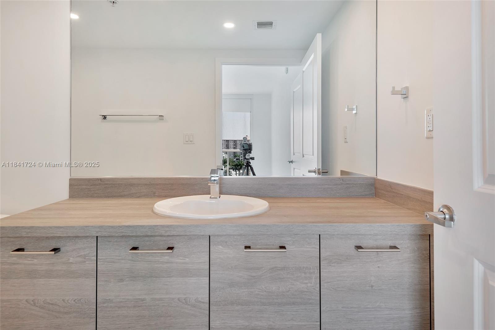 Photo of 400 Sunny Isles Blvd  #917, Sunny Isles Beach, Florida, 33160 - In suite bath 2