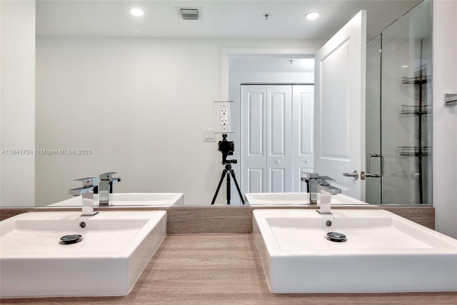 Photo of 400 Sunny Isles Blvd  #917, Sunny Isles Beach, Florida, 33160 - Master bathroom