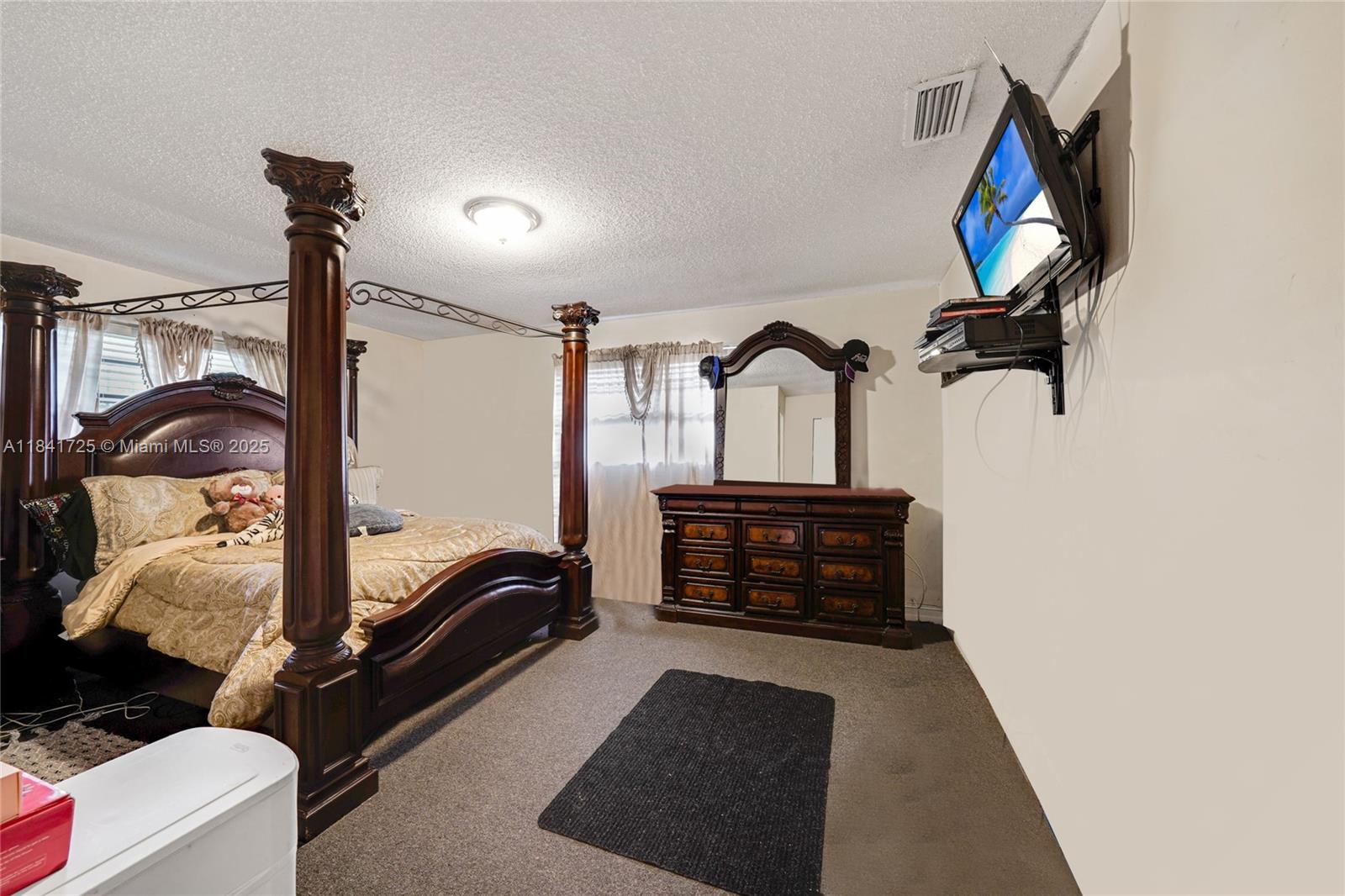 See details / 2496 sq. ft. $ 2025-07-16 0 Photo