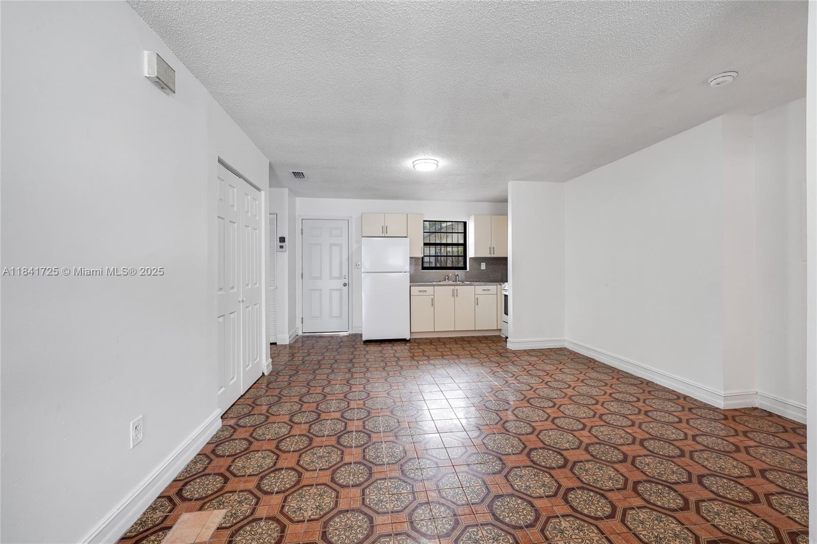 See details / 2496 sq. ft. $ 2025-07-16 0 Photo