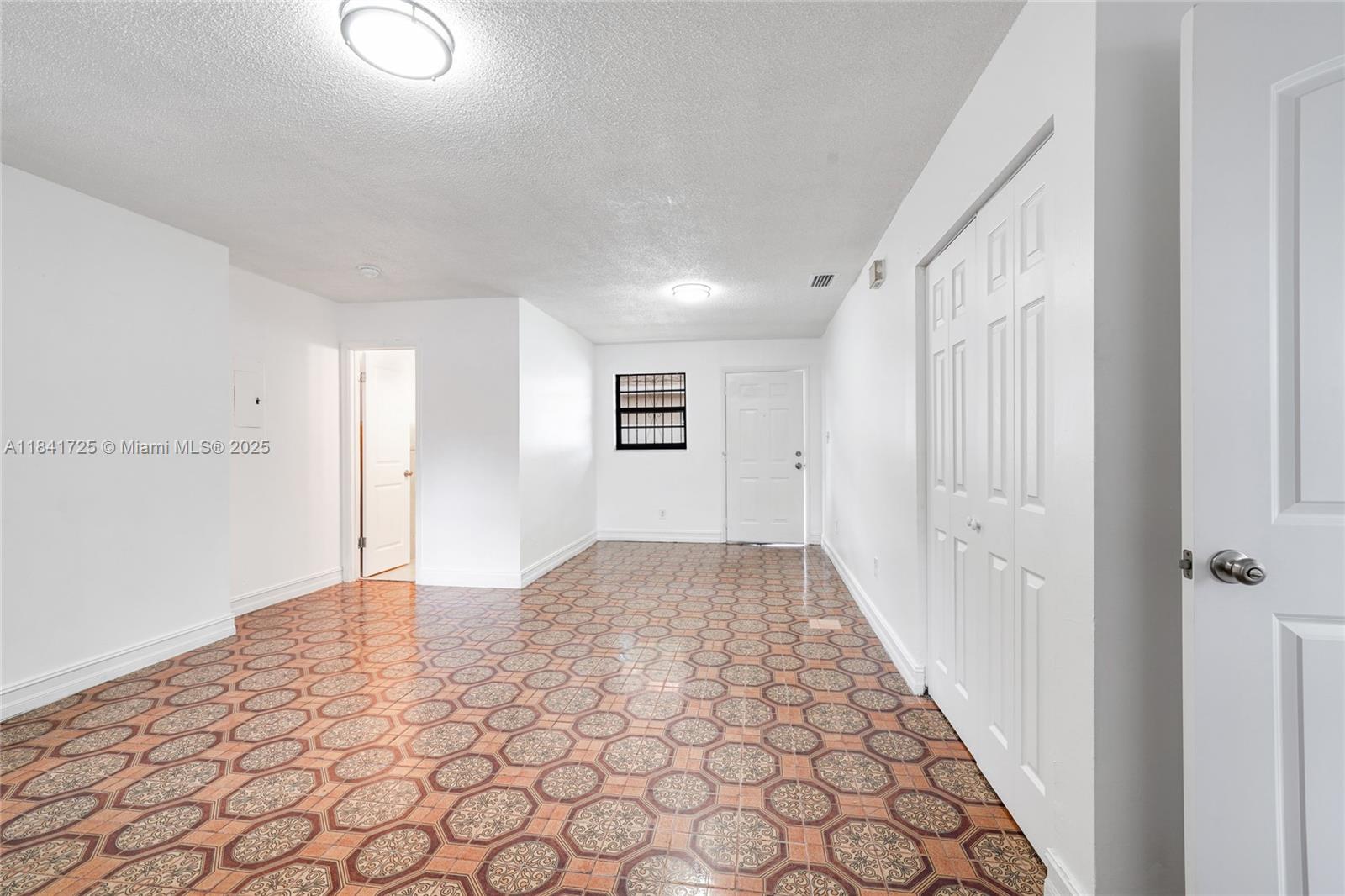 See details / 2496 sq. ft. $ 2025-07-16 0 Photo