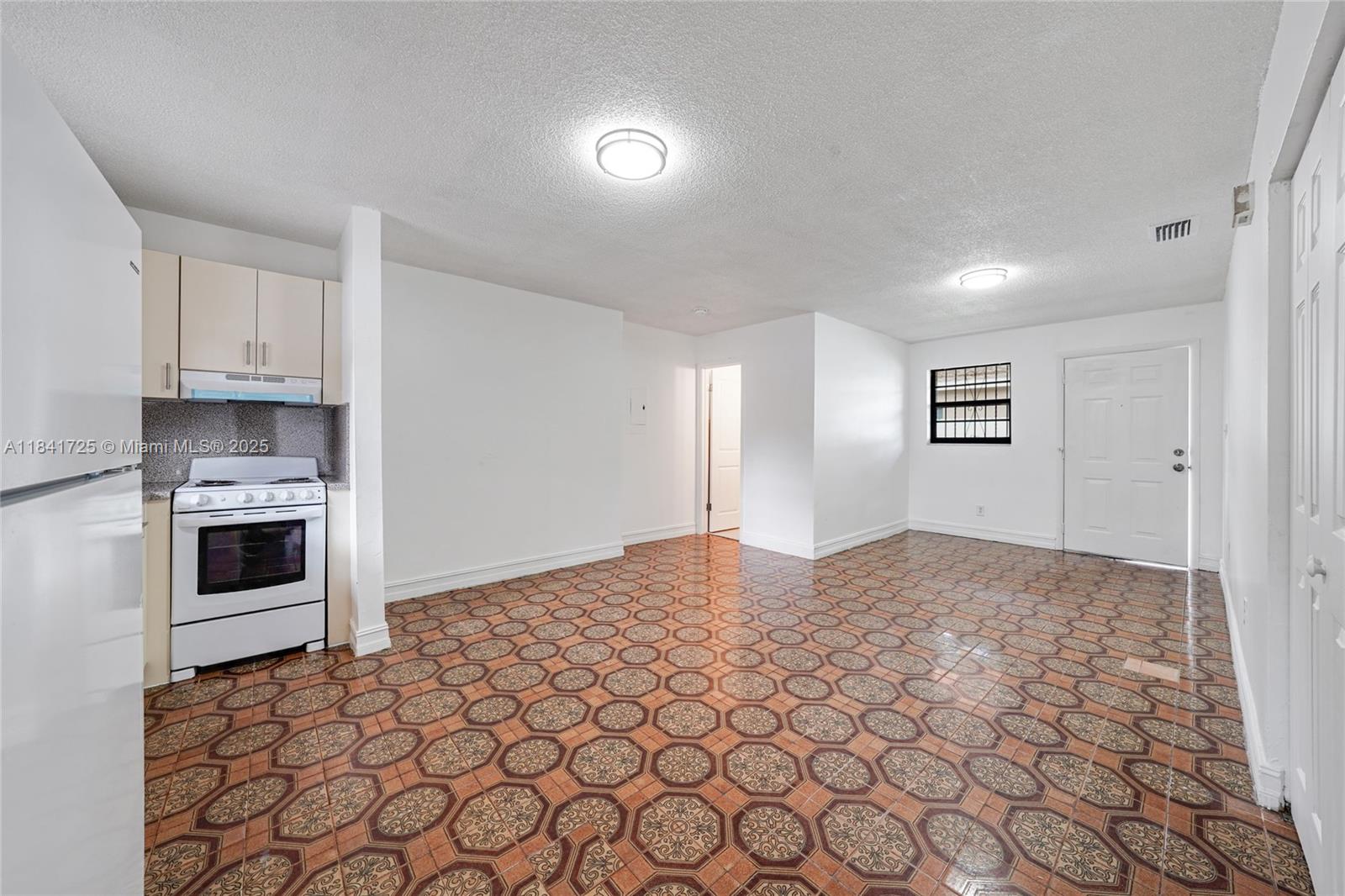 See details / 2496 sq. ft. $ 2025-07-16 0 Photo