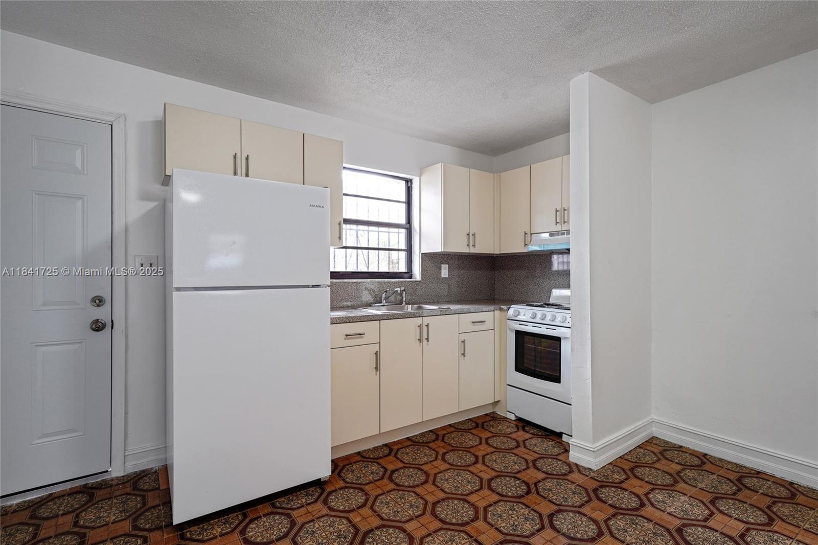 See details / 2496 sq. ft. $ 2025-07-16 0 Photo