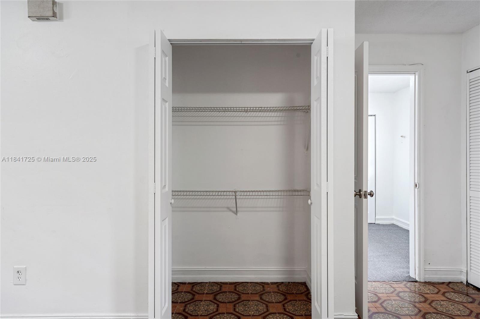 See details / 2496 sq. ft. $ 2025-07-16 0 Photo