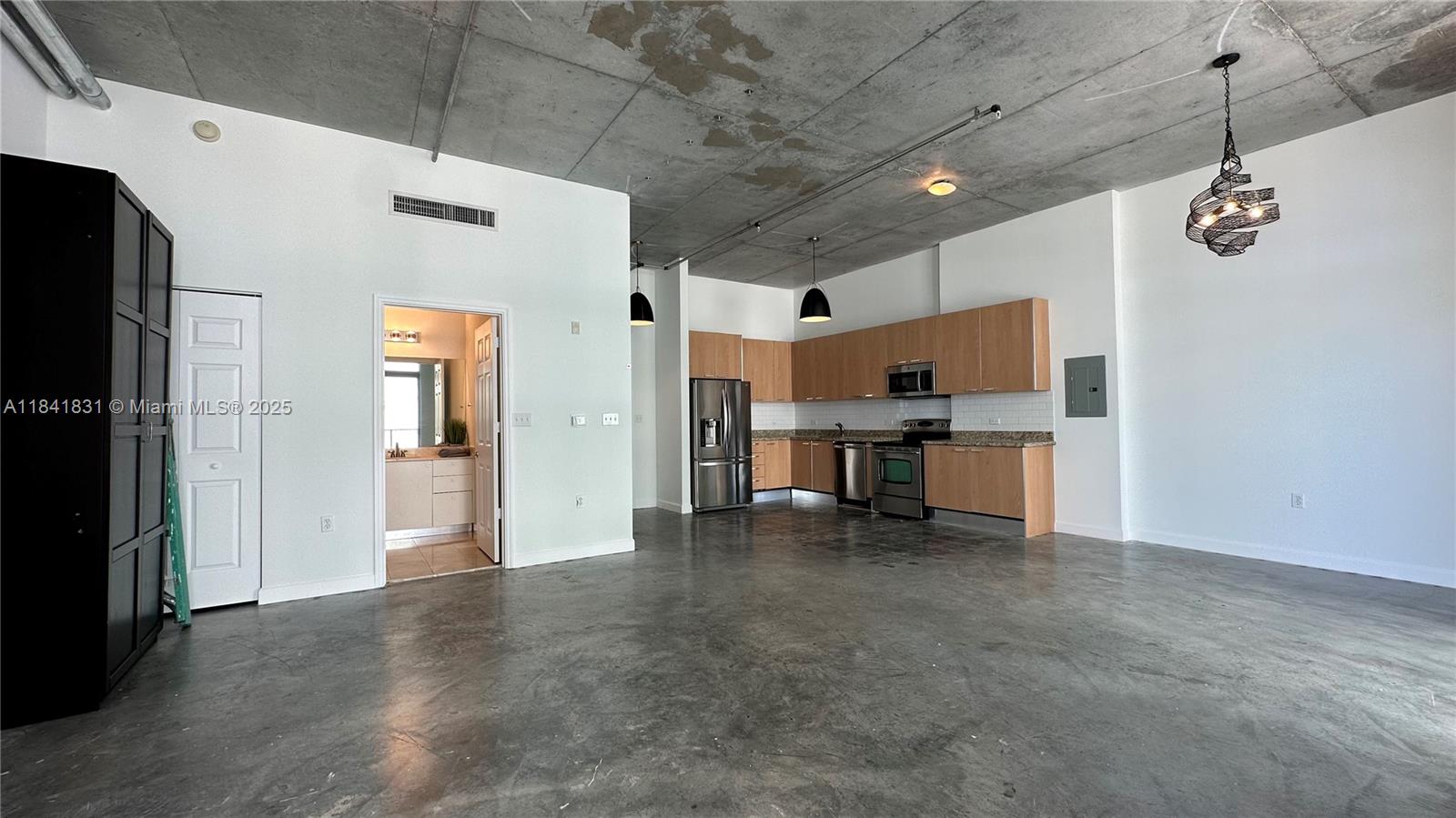 Photo of 2100 Van Buren St  #517, Hollywood, Florida, 33020 - 