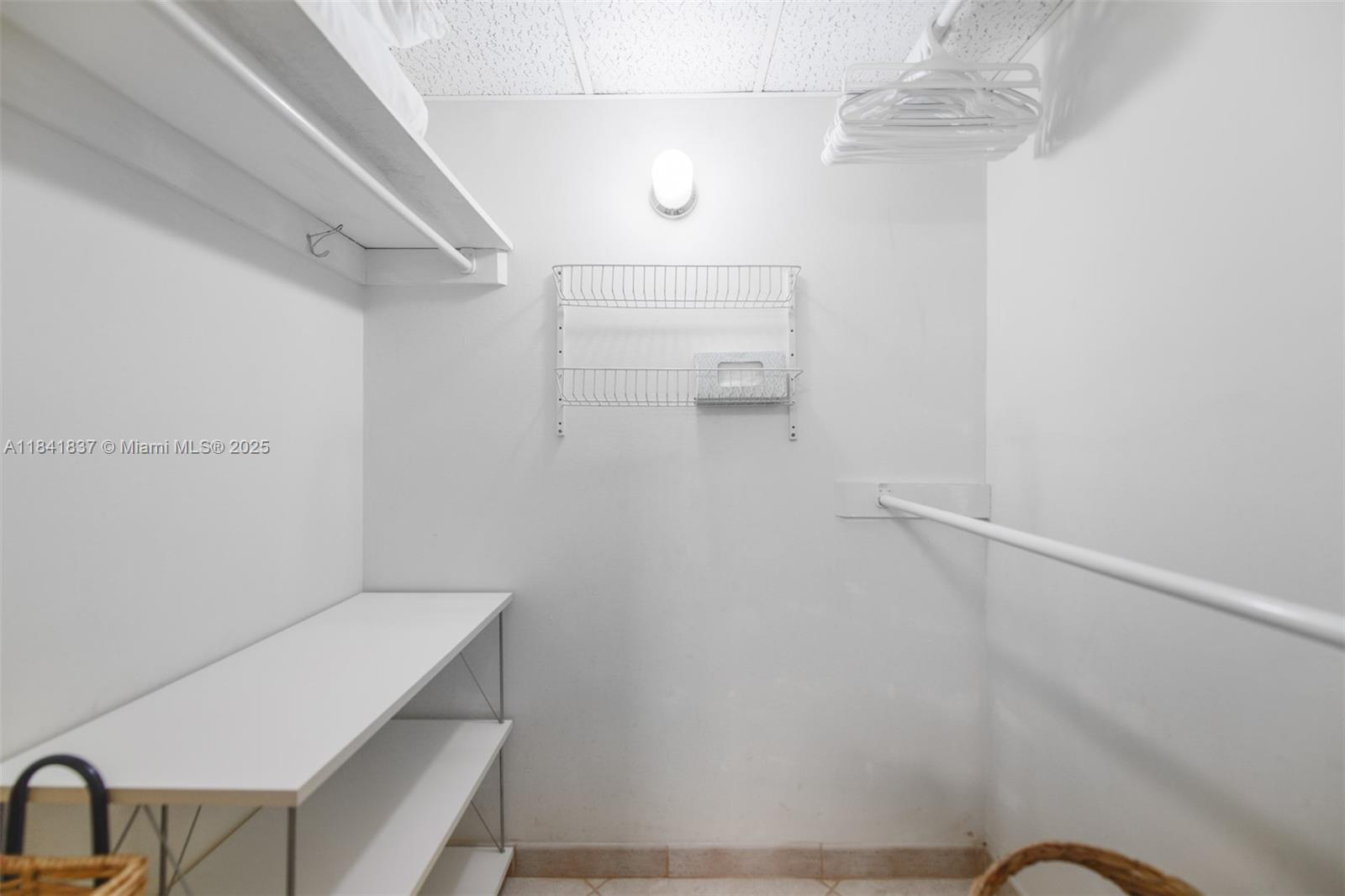 See details 18B 1 / 2 870 sq. ft. $ 2025-07-16 0 Photo