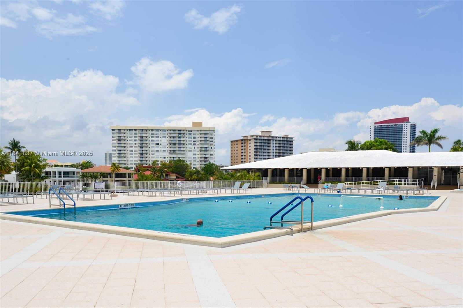 See details 18B 1 / 2 870 sq. ft. $ 2025-07-16 0 Photo