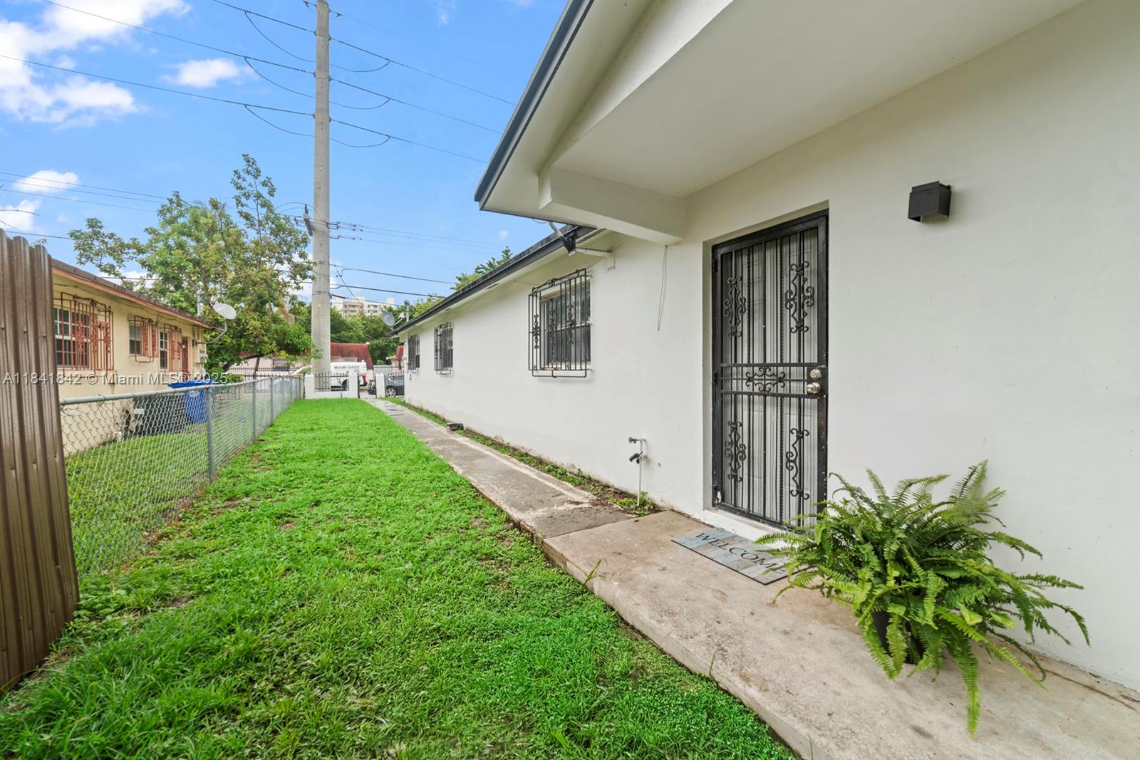 See details / 1690 sq. ft. $ 2025-08-08 0 Photo