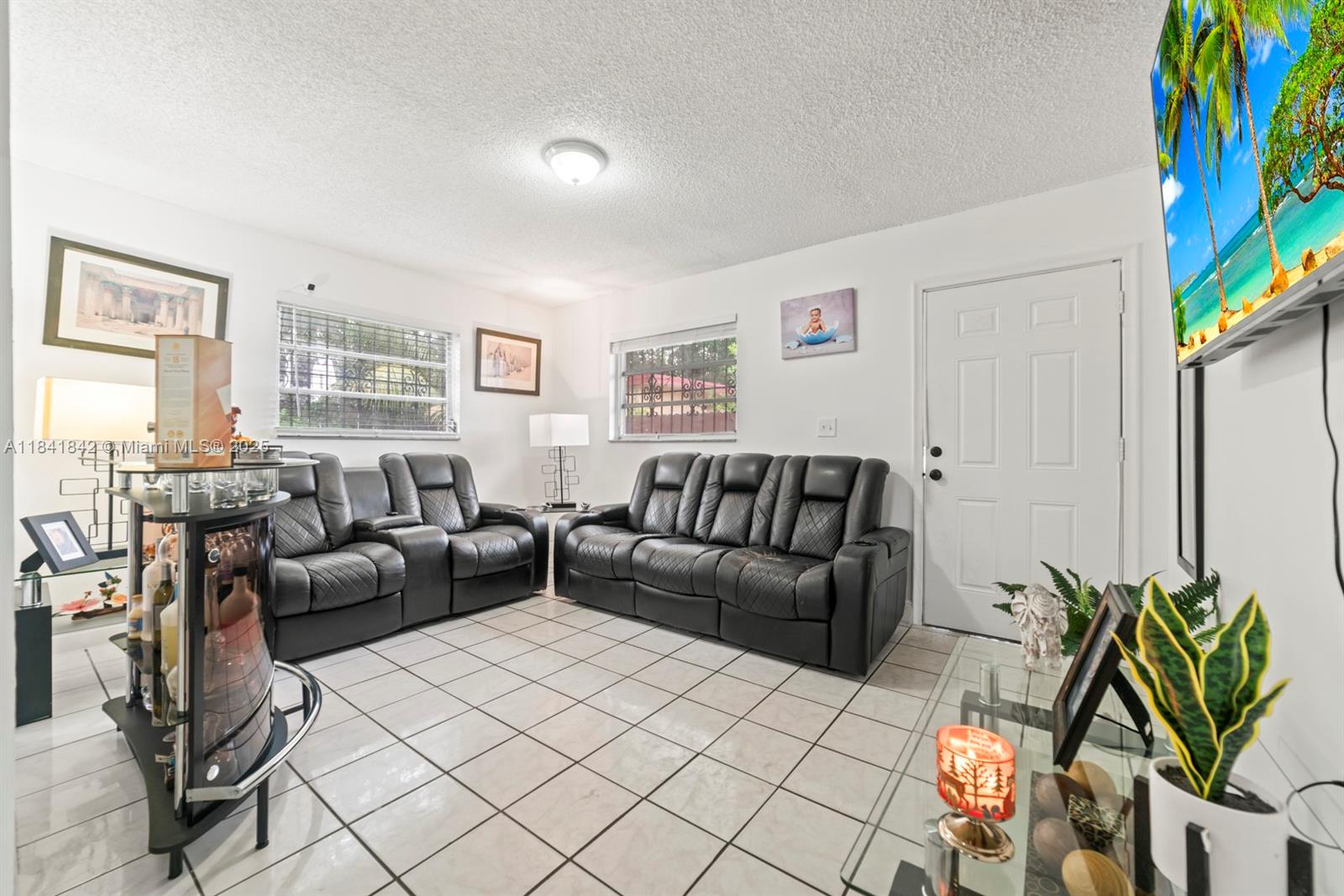 See details / 1690 sq. ft. $ 2025-08-08 0 Photo