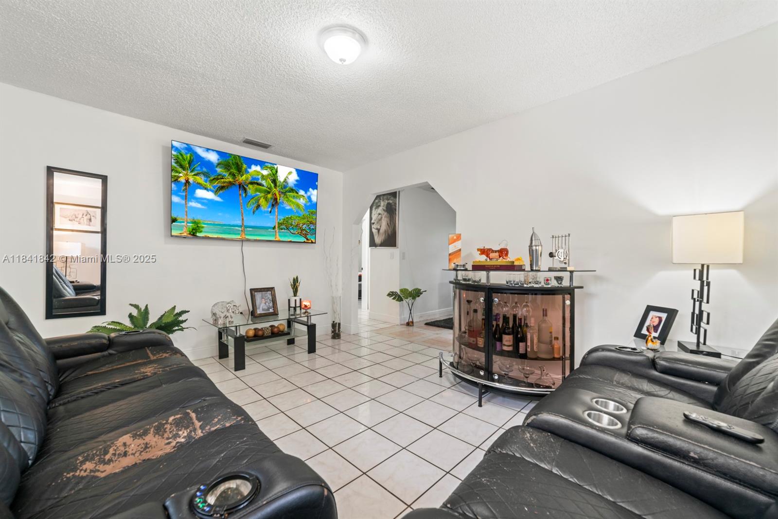 See details / 1690 sq. ft. $ 2025-08-08 0 Photo