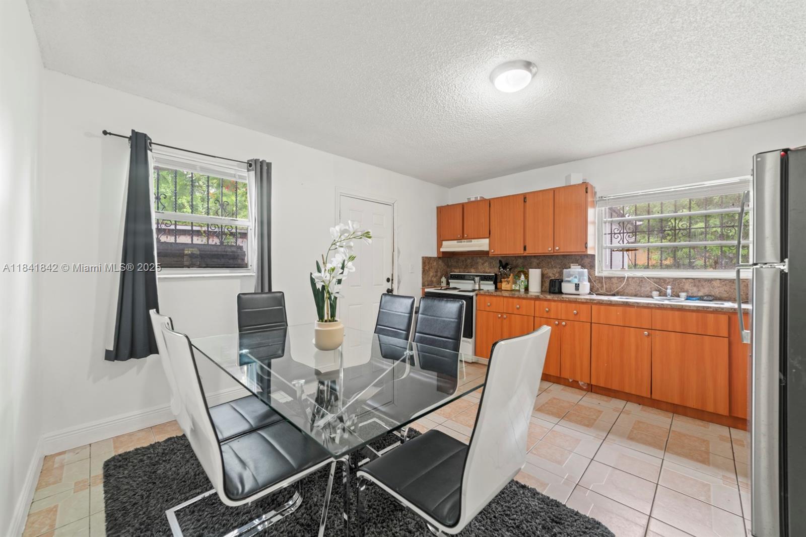 See details / 1690 sq. ft. $ 2025-08-08 0 Photo
