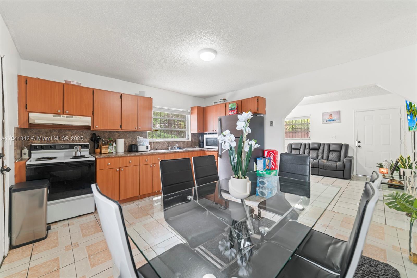 See details / 1690 sq. ft. $ 2025-08-08 0 Photo