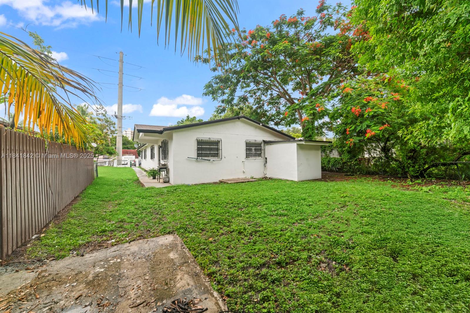 See details / 1690 sq. ft. $ 2025-08-08 0 Photo