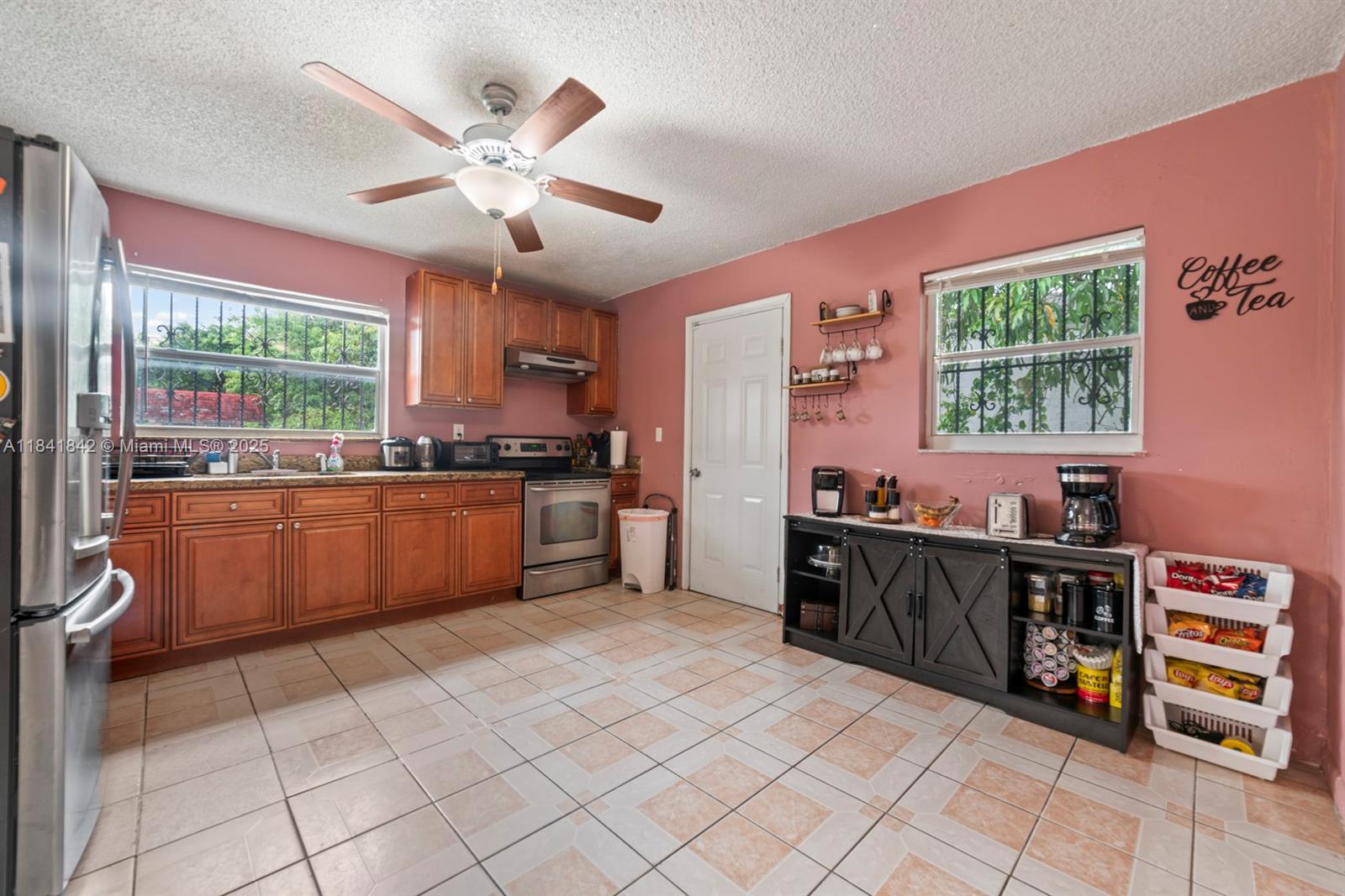 See details / 1690 sq. ft. $ 2025-08-08 0 Photo