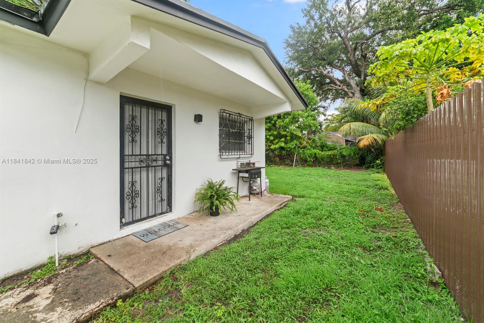 See details / 1690 sq. ft. $ 2025-08-08 0 Photo