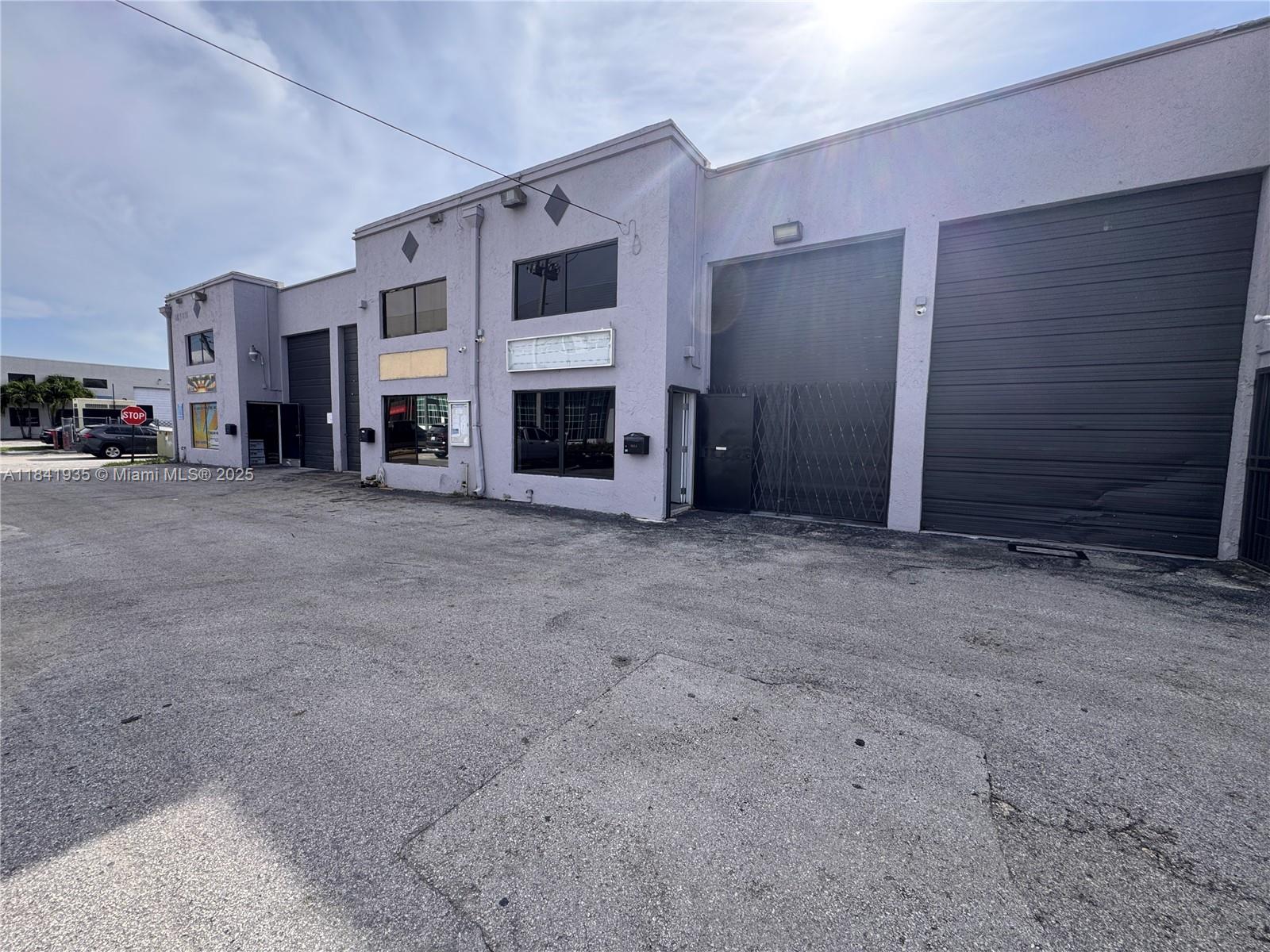 See details 903A / sq. ft. $ 2025-07-16 0 Photo