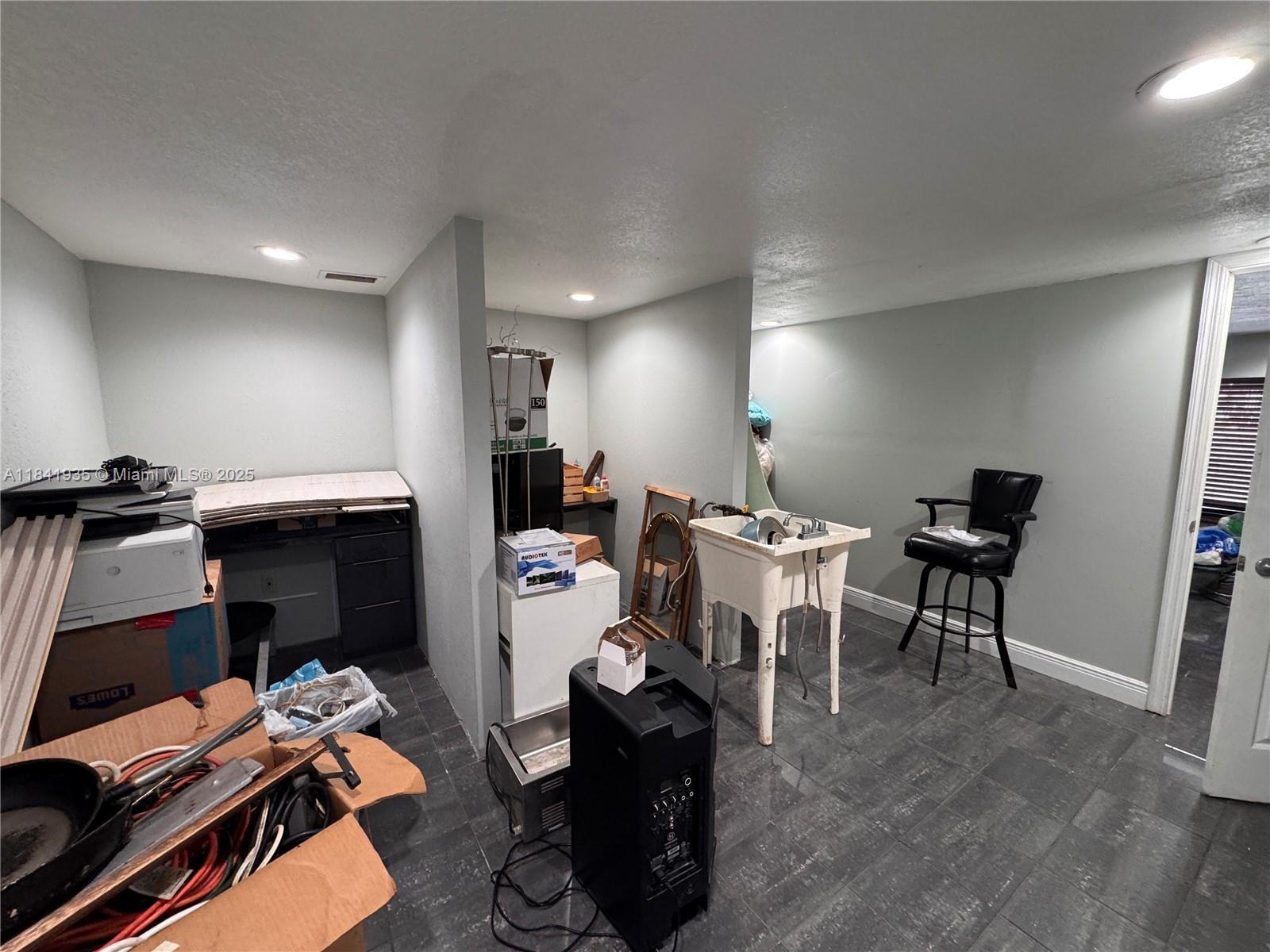 See details 903A / sq. ft. $ 2025-07-16 0 Photo