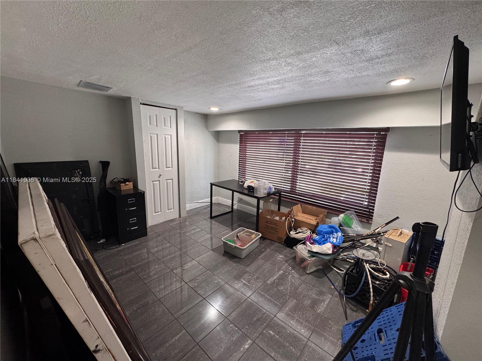 See details 903A / sq. ft. $ 2025-07-16 0 Photo