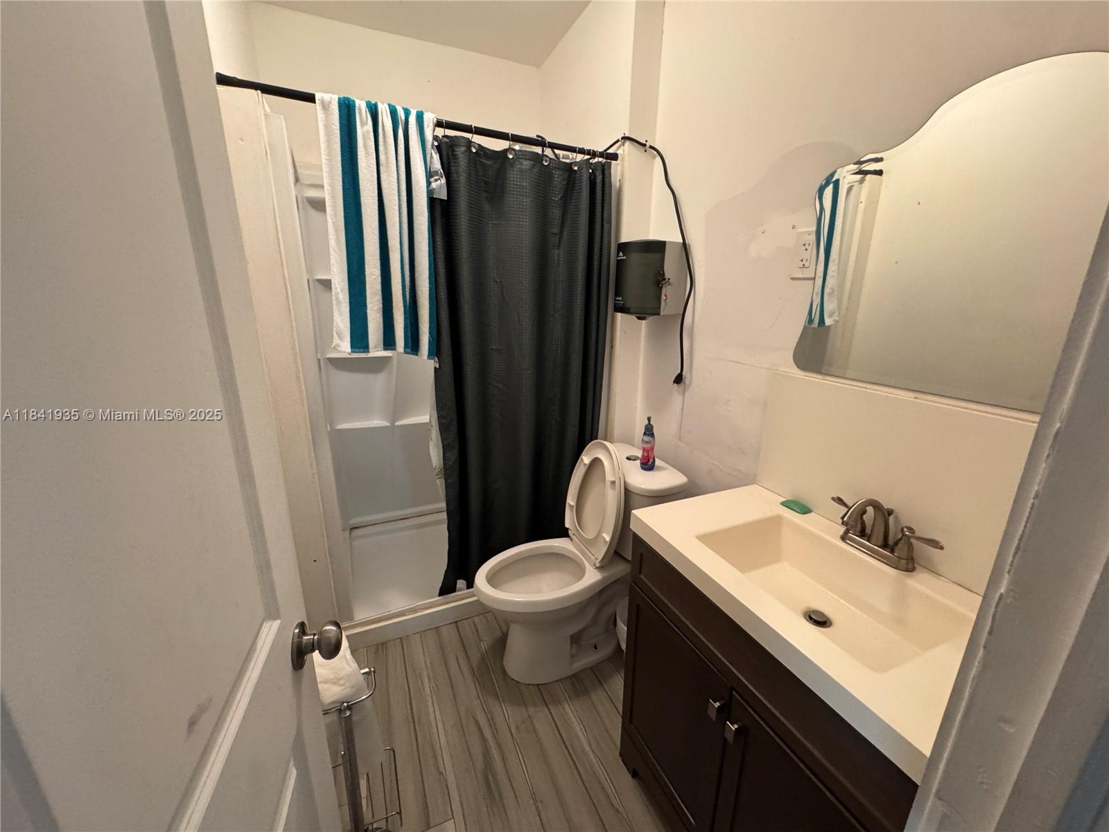 See details 903A / sq. ft. $ 2025-07-16 0 Photo