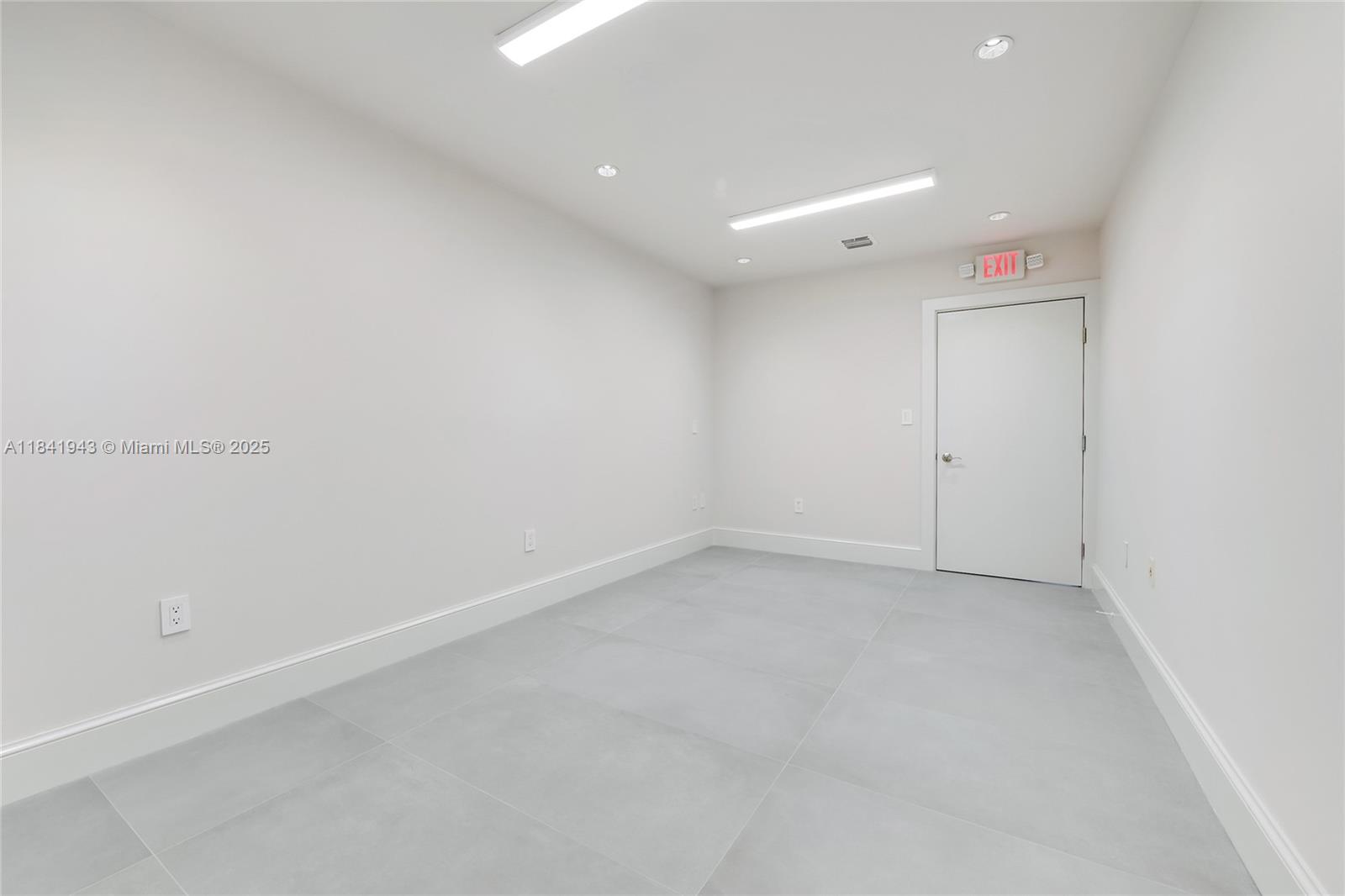 See details 3 / sq. ft. $ 2025-07-16 0 Photo