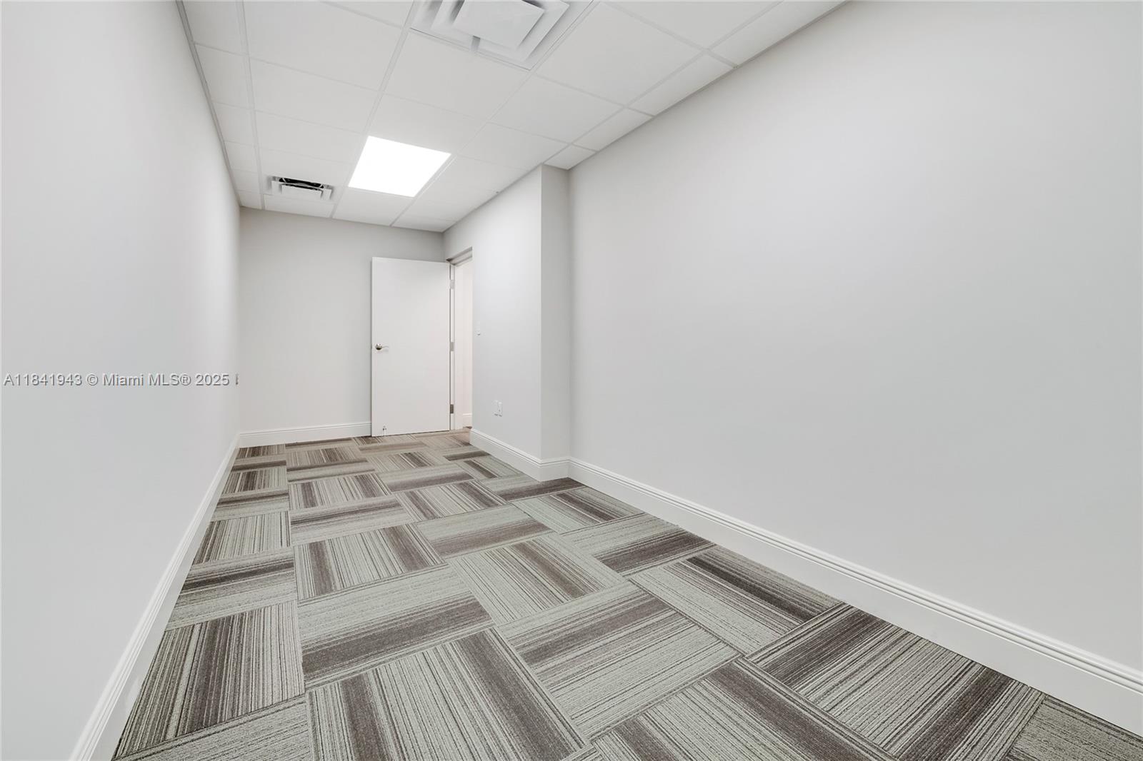 See details 3 / sq. ft. $ 2025-07-16 0 Photo