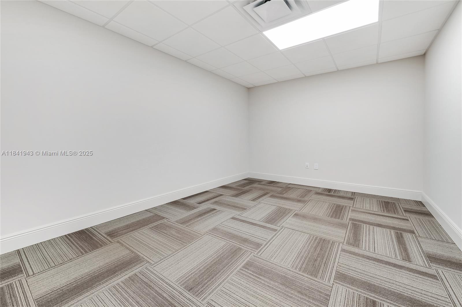 See details 3 / sq. ft. $ 2025-07-16 0 Photo