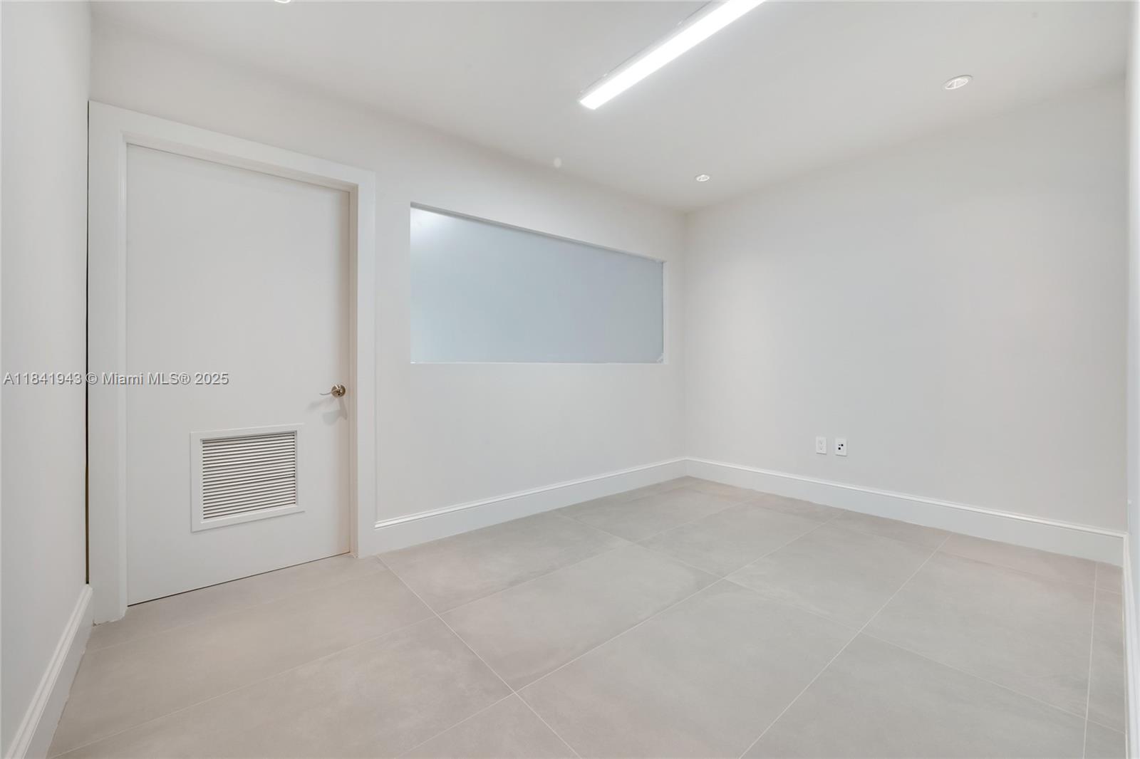 See details 3 / sq. ft. $ 2025-07-16 0 Photo