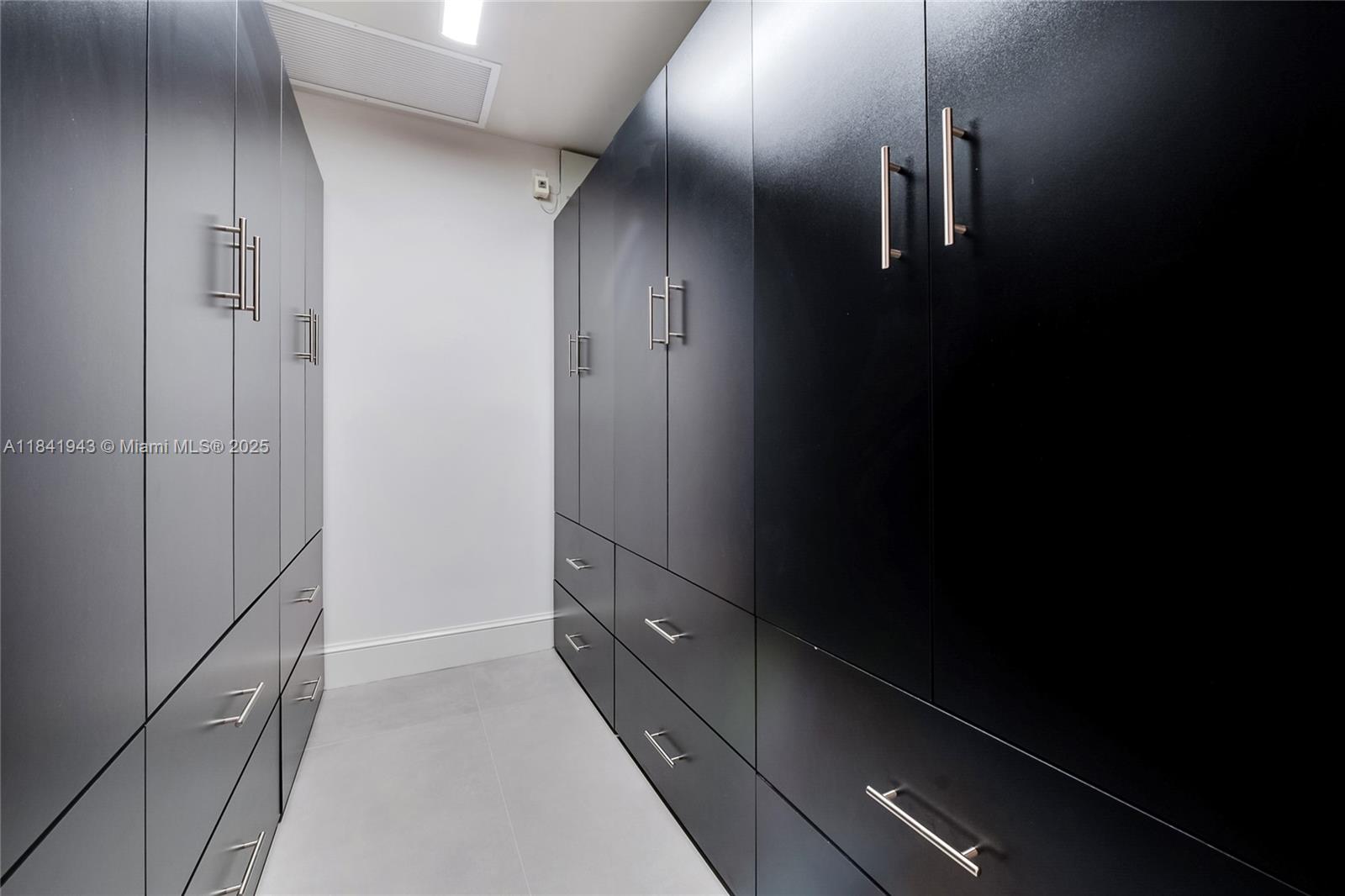 See details 3 / sq. ft. $ 2025-07-16 0 Photo