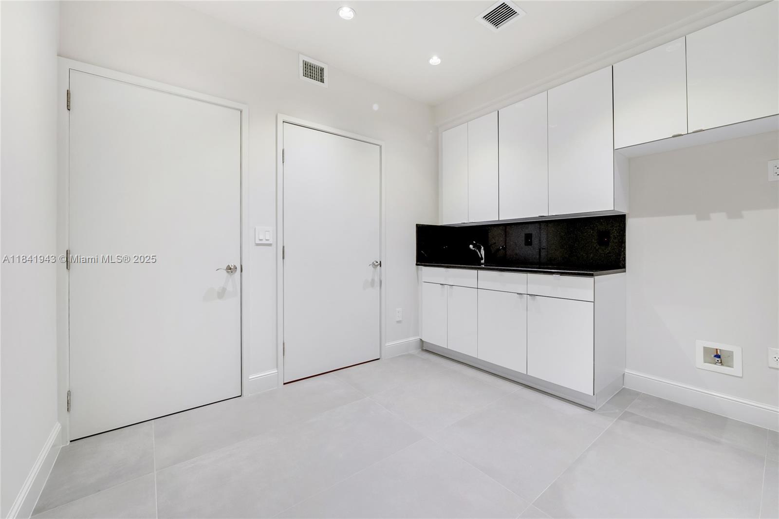 See details 3 / sq. ft. $ 2025-07-16 0 Photo