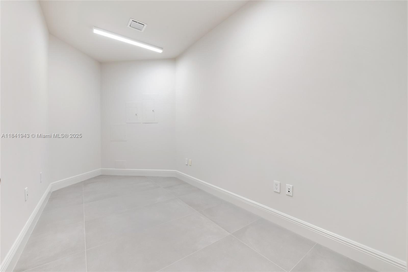 See details 3 / sq. ft. $ 2025-07-16 0 Photo