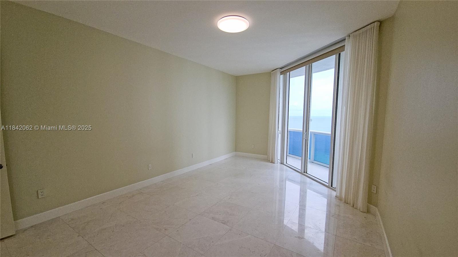 See details 2106 3 / 4 2327 sq. ft. $ 2025-07-17 0 Photo